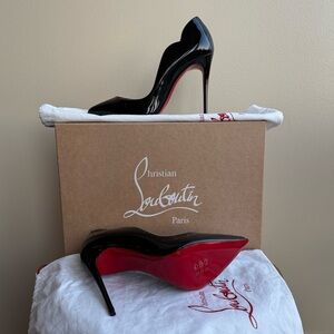 NWT Christian Louboutin Hot Chick Black Patent Leather Pumps, Size 37 (6-6.5)